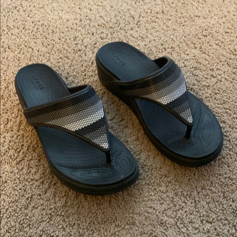 Crocs Flip Flops Black Gray Stripe wedge heel comfort